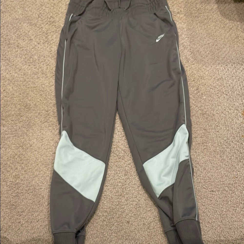 Nike women Gray Jogger Pants
